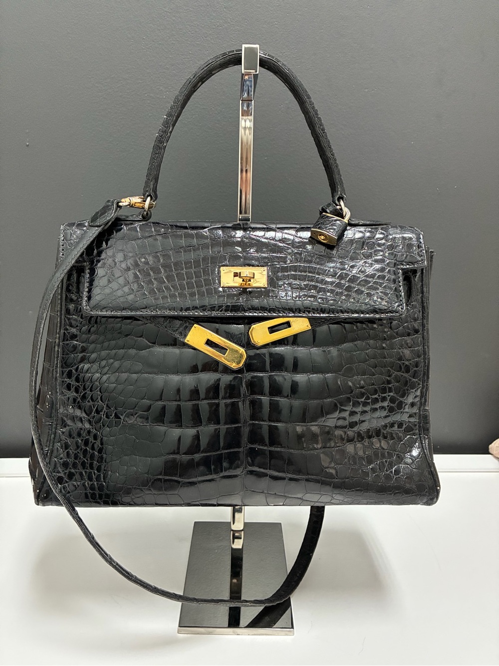 Black Italian Croc-Embossed Leather Top-Handle classic Style Bag